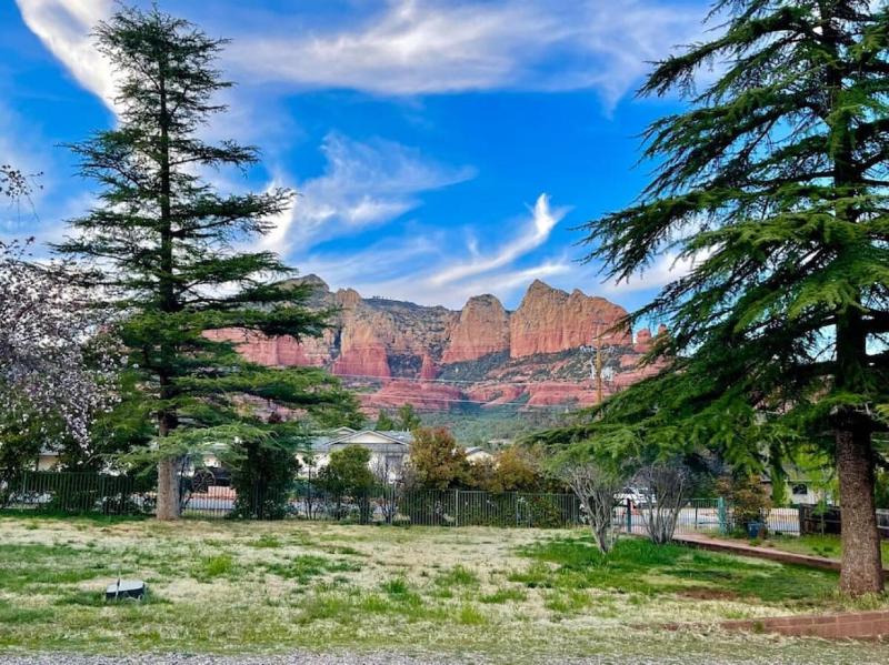 Heart of Uptown retreat estate with views and hot tubs - image 9
