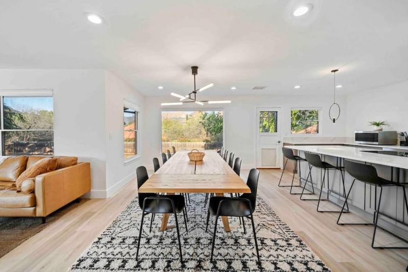 Heart of Uptown retreat estate with views and hot tubs - image 32
