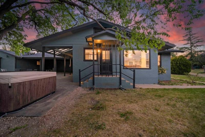Heart of Uptown retreat estate with views and hot tubs - image 23
