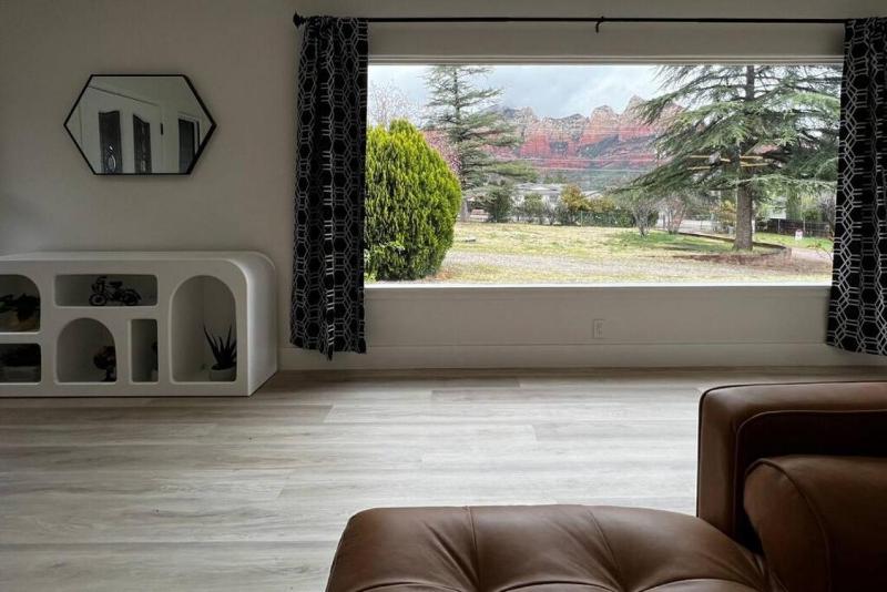 Heart of Uptown retreat estate with views and hot tubs - image 10