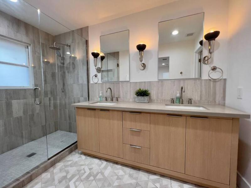 Heart of Uptown retreat estate with views and hot tubs - image 2