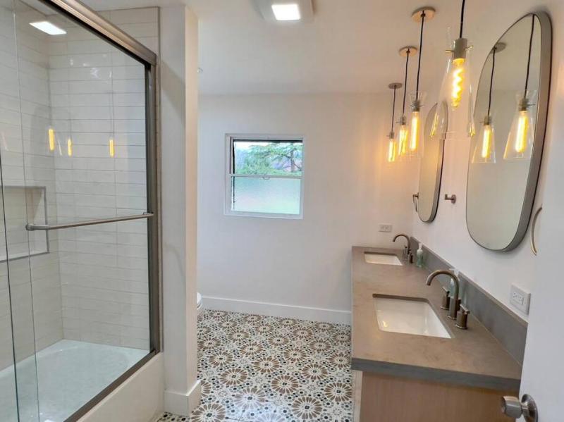 Heart of Uptown retreat estate with views and hot tubs - image 4