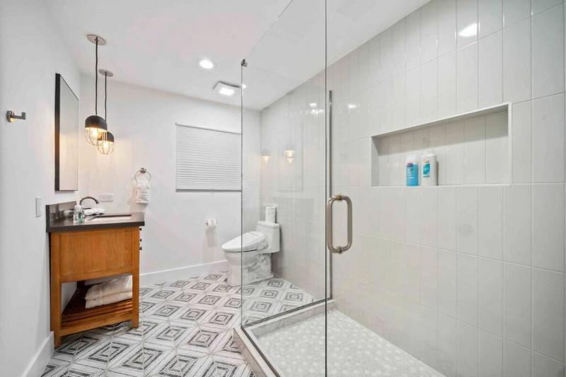 Heart of Uptown retreat estate with views and hot tubs - image 33