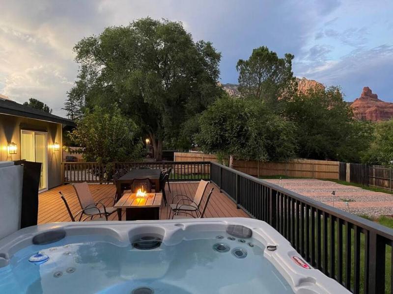 Uptown Vacation Villa at The OZ with Hot tub and Views - image 16