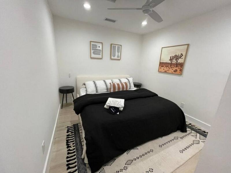 Uptown Vacation Villa at The OZ with Hot tub and Views - image 4