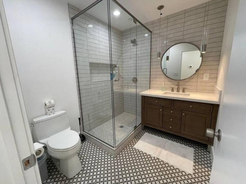 Uptown Vacation Villa at The OZ with Hot tub and Views - image 17