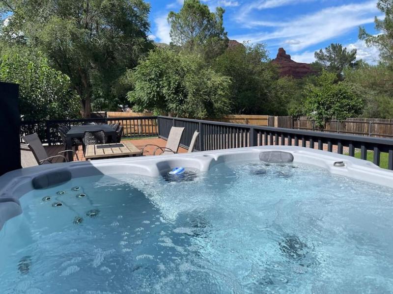 Uptown Vacation Villa at The OZ with Hot tub and Views - image 11