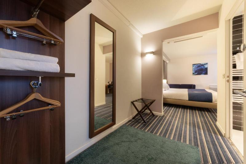 Standard Queen Room - Disability Access image 3