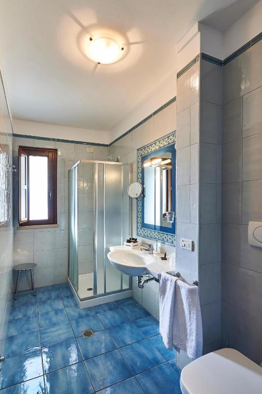 Quadruple Deluxe Suite image 1