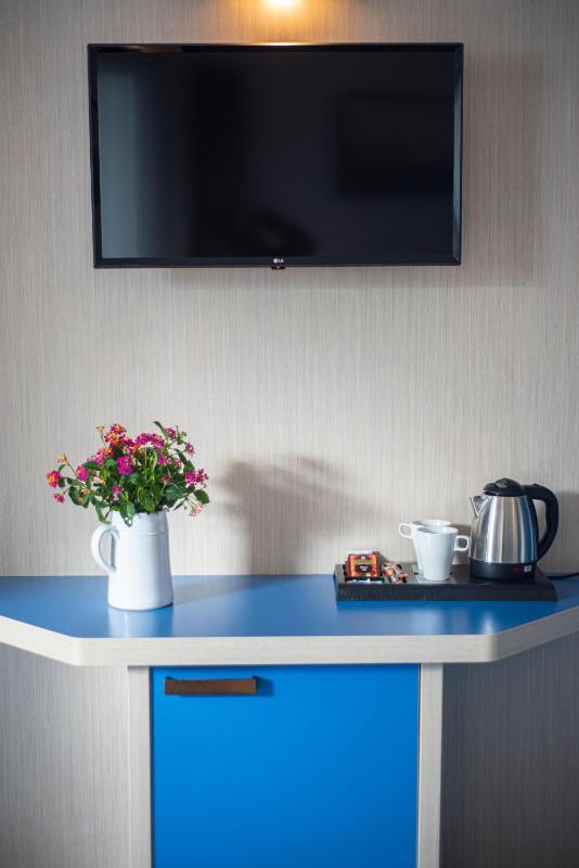 Quadruple Deluxe Suite with Sea View image 4