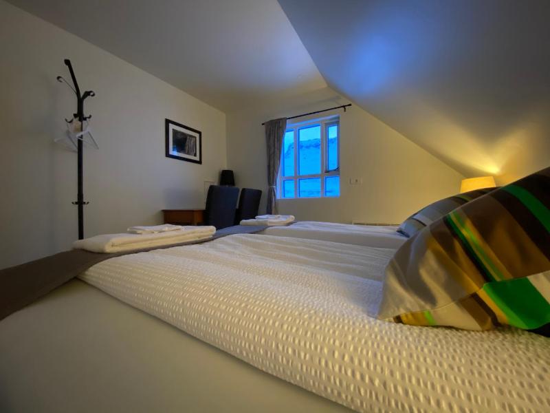 Standard Double Room with Shared Bathroom image 3