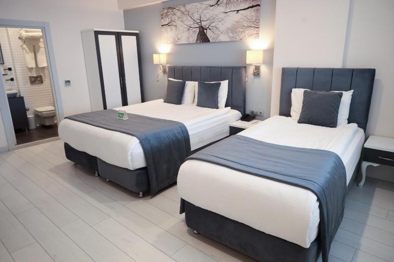 Superior Suite image 3