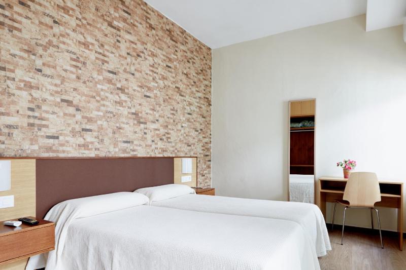 Hostal Campo Nuevo - image 2