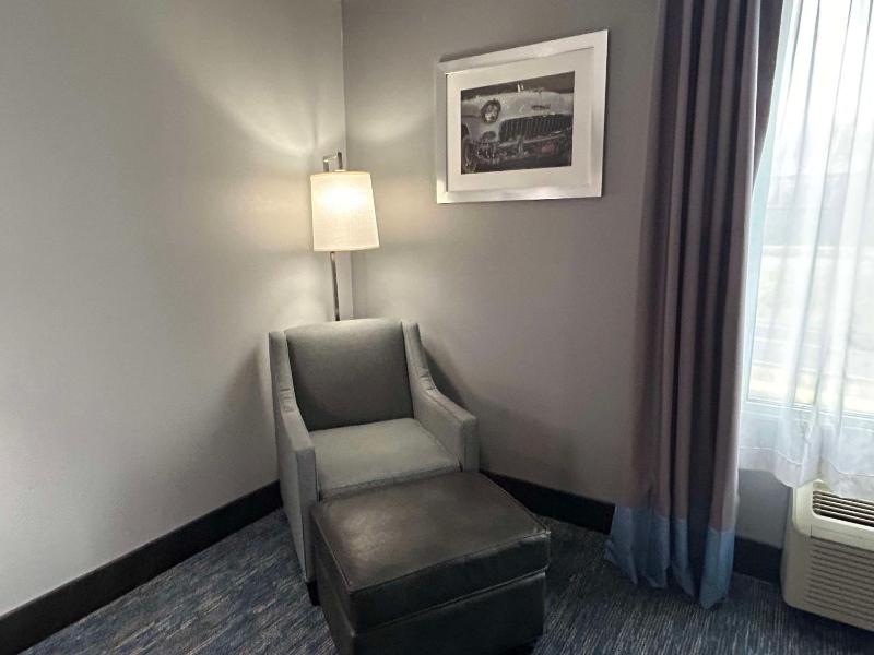King Room - Non-Smoking image 3