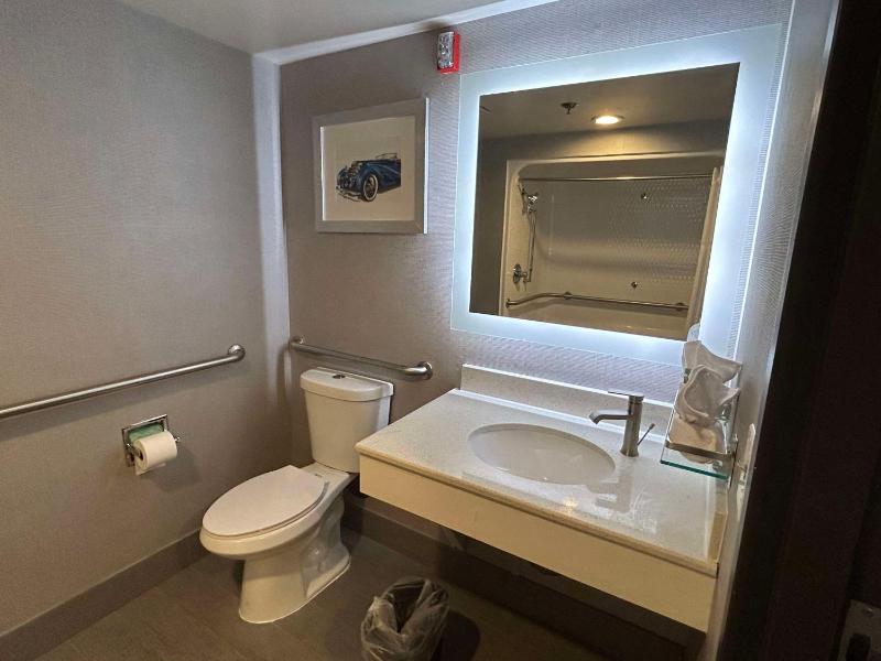 King Room with Walk-In Shower - Disability Access/Non-Smoking image 2
