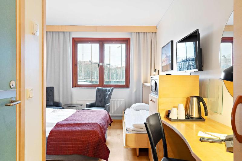 Standard Queen Room with Wall Bed  image 1