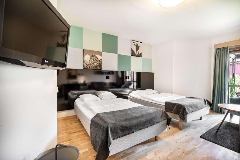 Superior Twin Room with Sofa Bed image 2