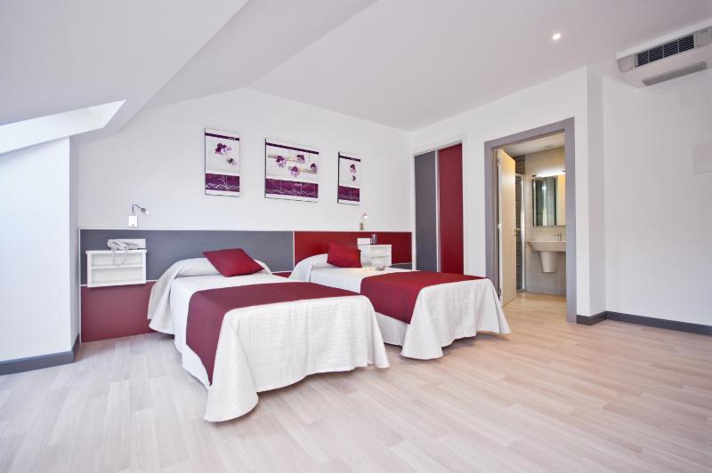 Quadruple Room image 1