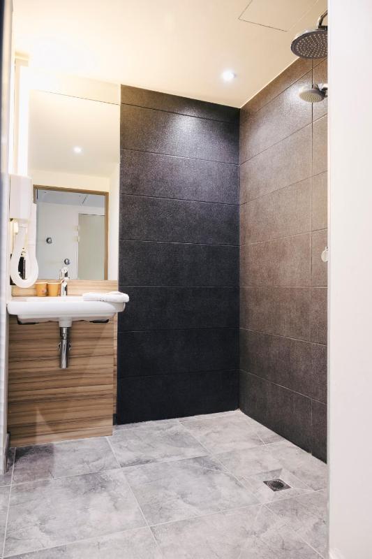 Standard Twin Room image 2