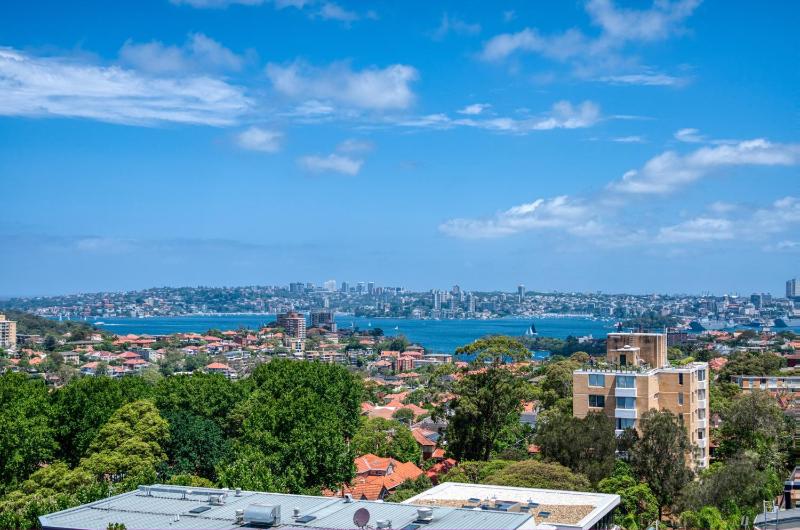 One-Bedroom Apartment with Harbour Views image 2