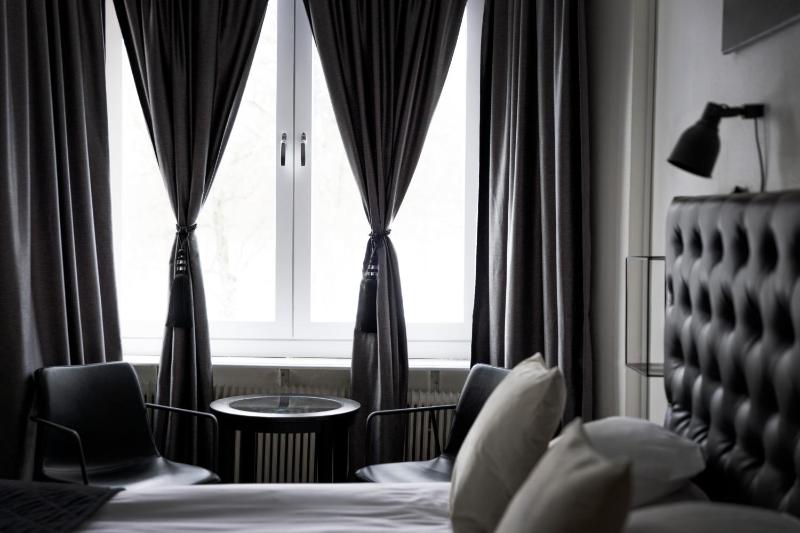 Double Room image 3