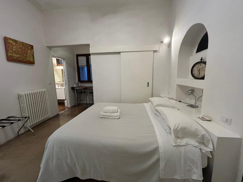 Standard Suite image 4