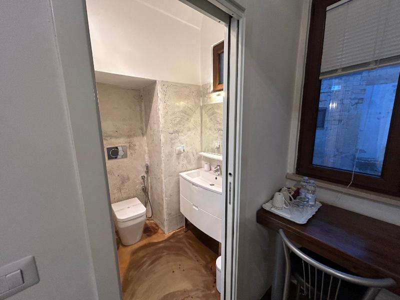 Standard Suite image 3