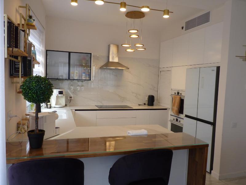 JTower Royal Suites - The Penthouse - Alefimmoed - image 4