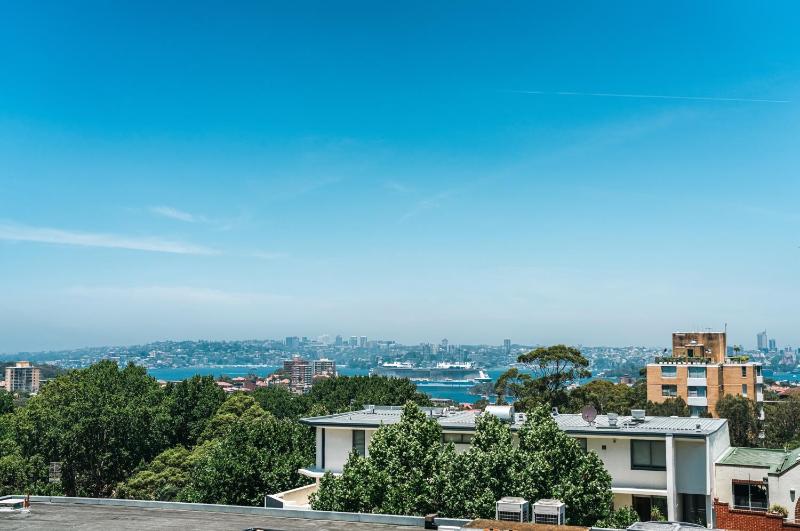 Studio Apartment with Harbour View image 2