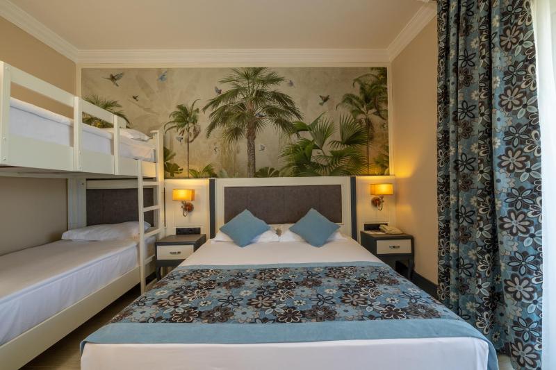 Standard Double Room with Bunk Bed image 4