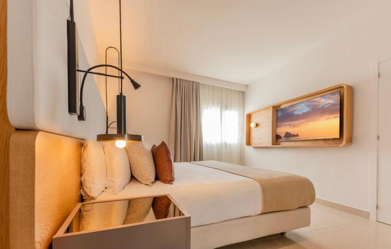 Superior Suite Panoramic Sea View image 3