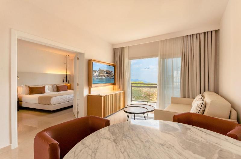 Superior Suite Panoramic Sea View image 1