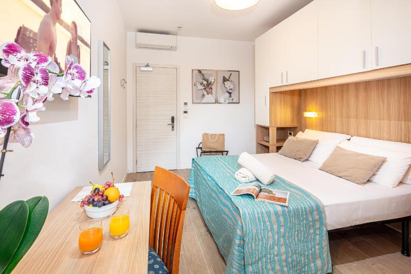 Double or Twin Room with Balcony image 3