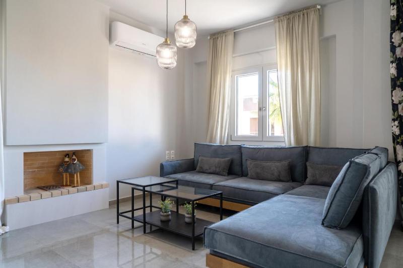Nisimos Modern Apartment - image 9