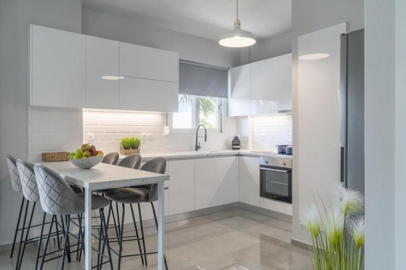 Nisimos Modern Apartment - image 16