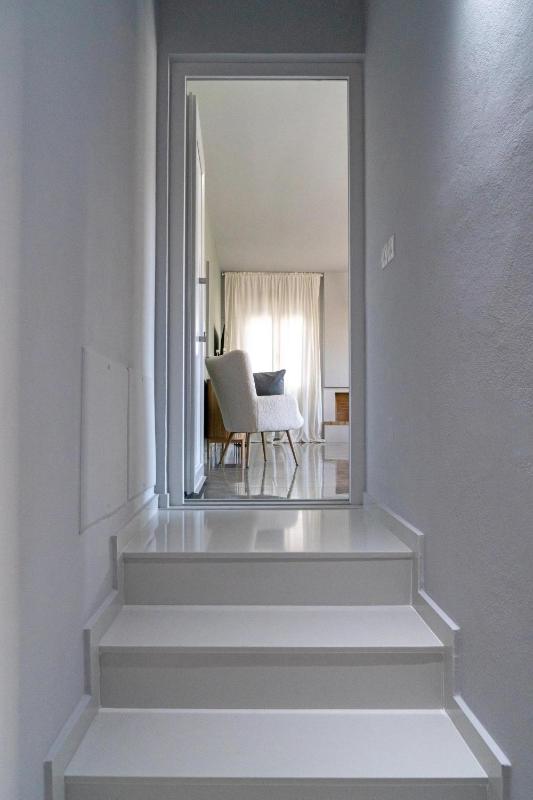 Nisimos Modern Apartment - image 27