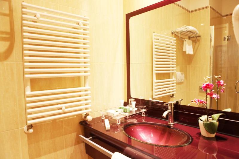 Superior Double or Twin Room image 4