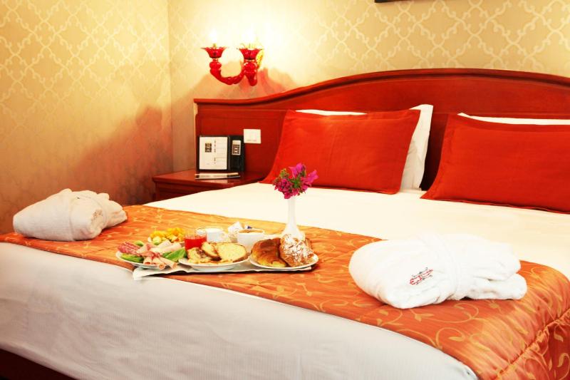 Quadruple Room image 2