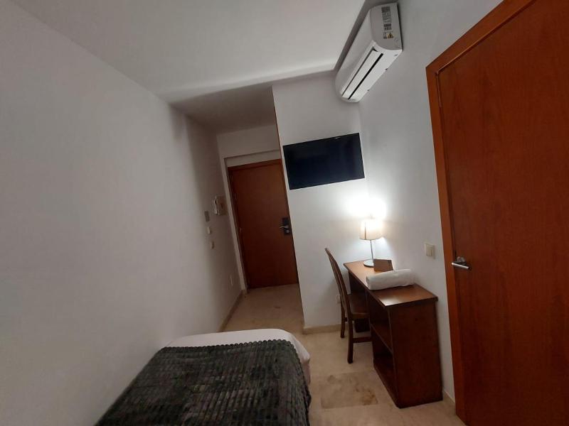 Standard Single Room with Shower image 2