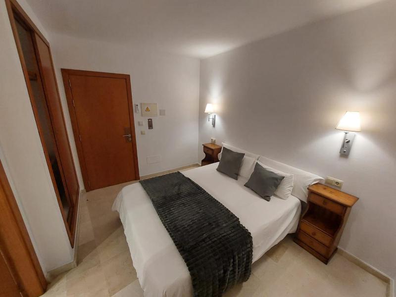 Double or Twin Room image 3