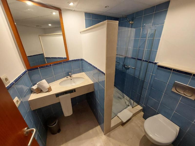 Triple Room with Bathroom image 4