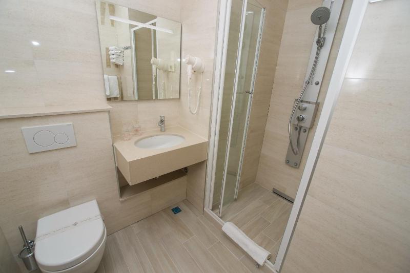 Double Room with Mountain View image 3