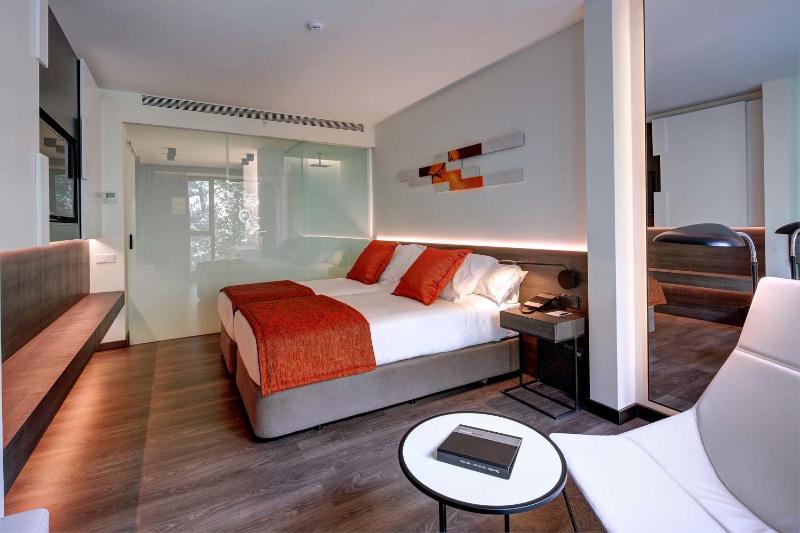 Standard Double or Twin Room image 3