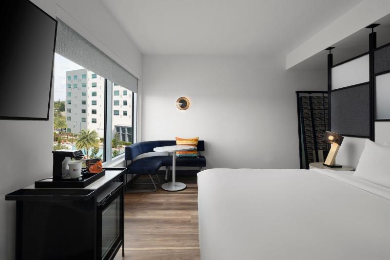King Room with Pool View (No Resort Fee) image 1