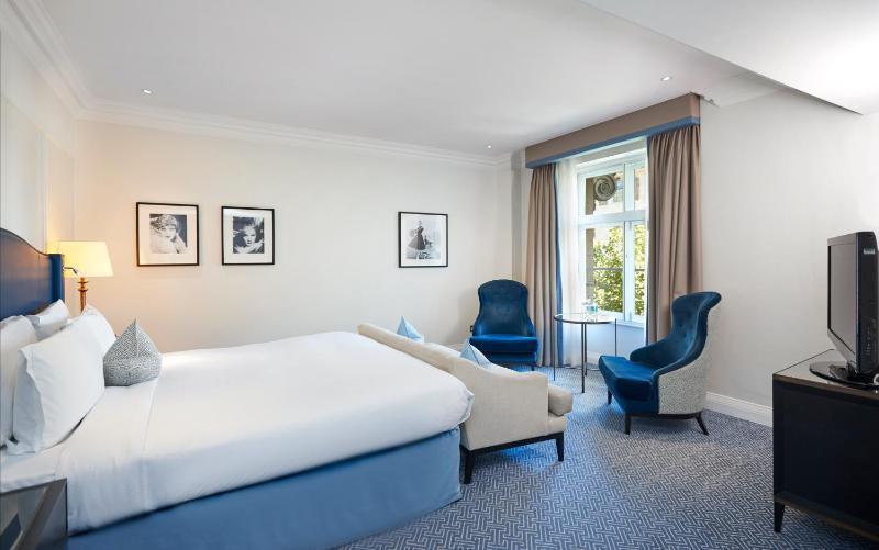 Executive King Room - Lounge Access image 4