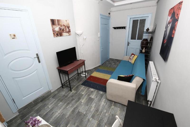 Bunk Bed in Mixed Dormitory Room image 3