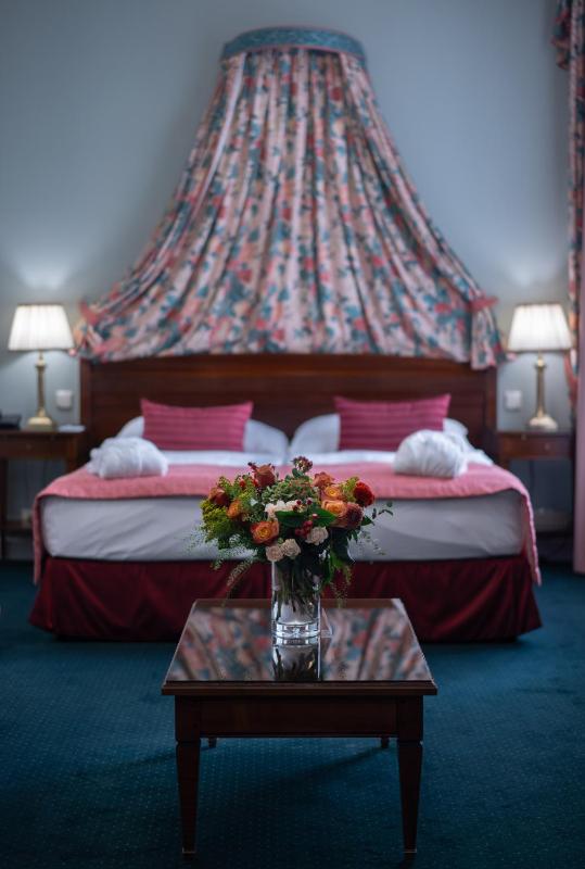 Junior Suite with Balcony image 4