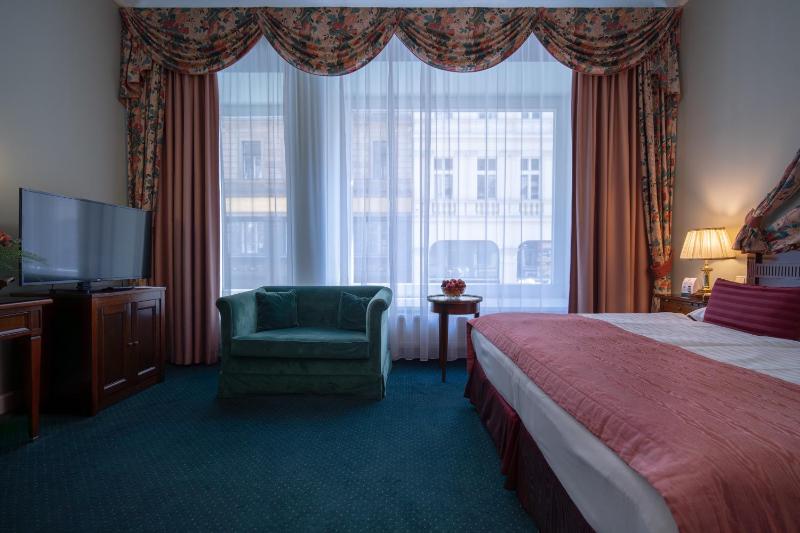 Superior Double Room image 3