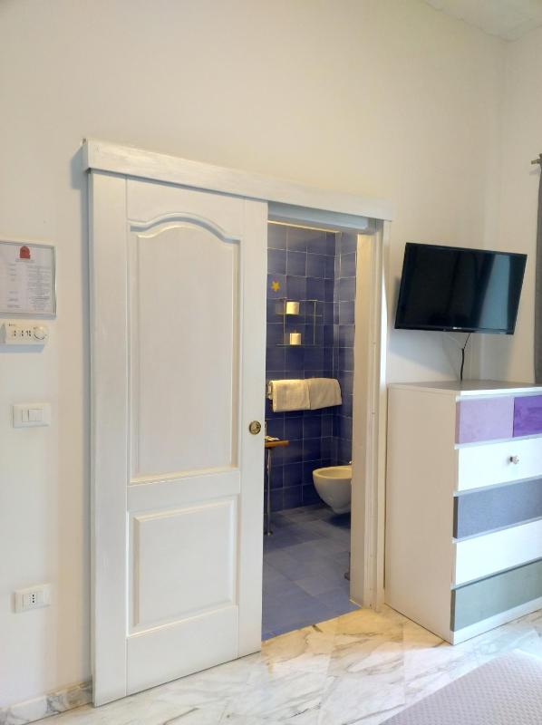 B&B Mini Hotel Incity-close train station and port- - image 26
