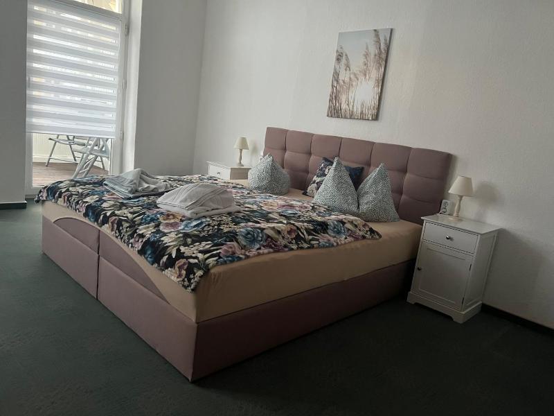 Double Room with Balcony image 4
